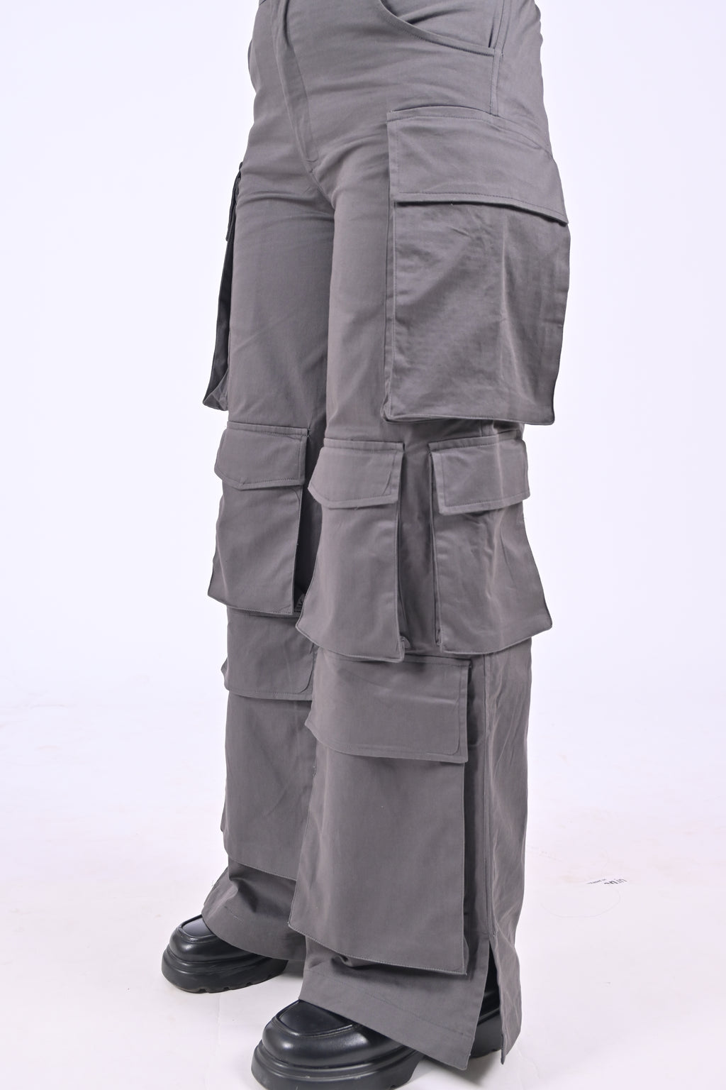 GREY COMPARTMENT CARGO